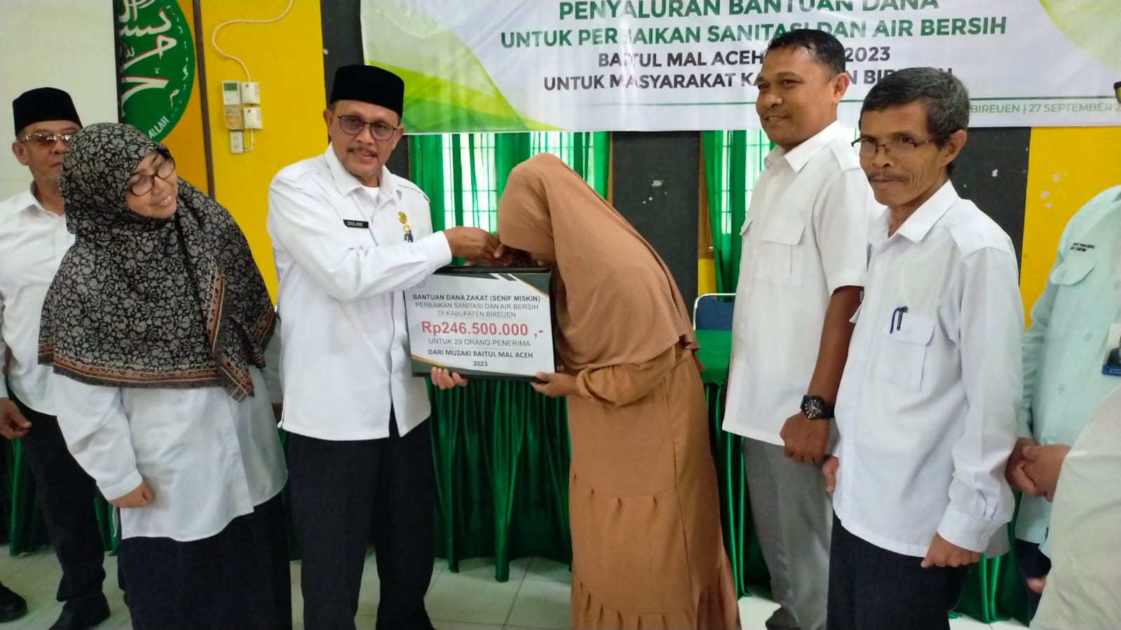 Baitulmal Aceh Simbolis Sanitasi Air Bersih Untuk Masyarakat Peudada Tahun 2023