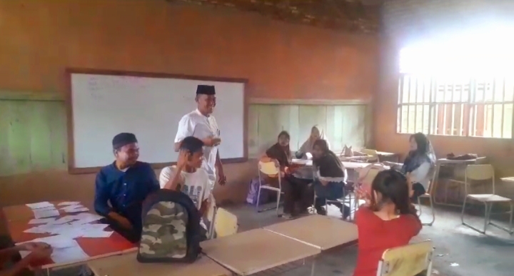 Siswa SMP LB Arroyan Sambut Kunjungan Kadis DPMK Subulussalam Dengan Surah Alfatihah