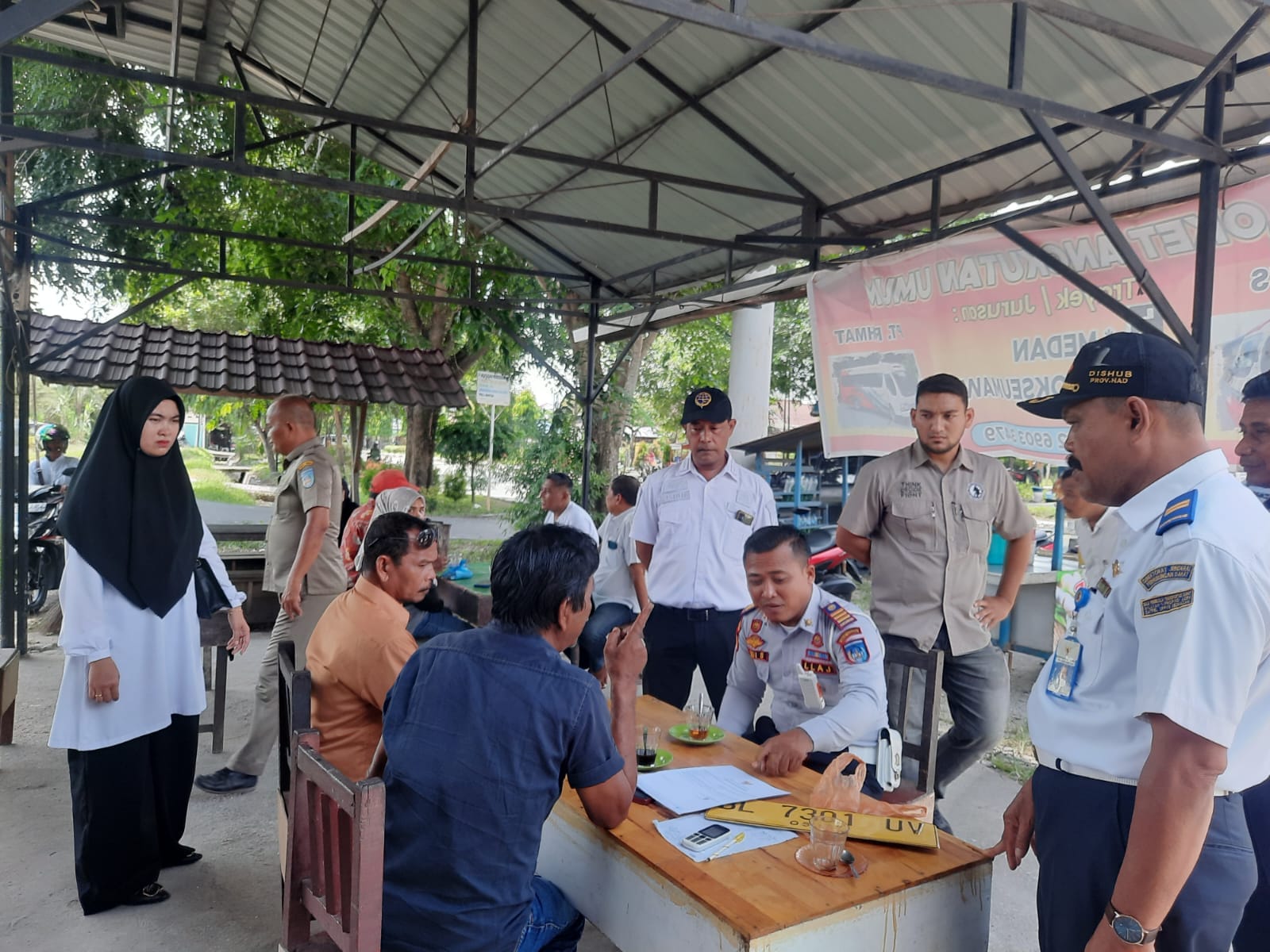 Petugas Gabungan Perhubungan Langsa Segel 15 Loket Liar