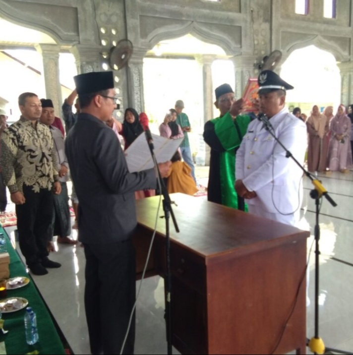 Camat Kuala Erizal S,TTP Lantik Geuchik Kuala Raja Hendra Cipta