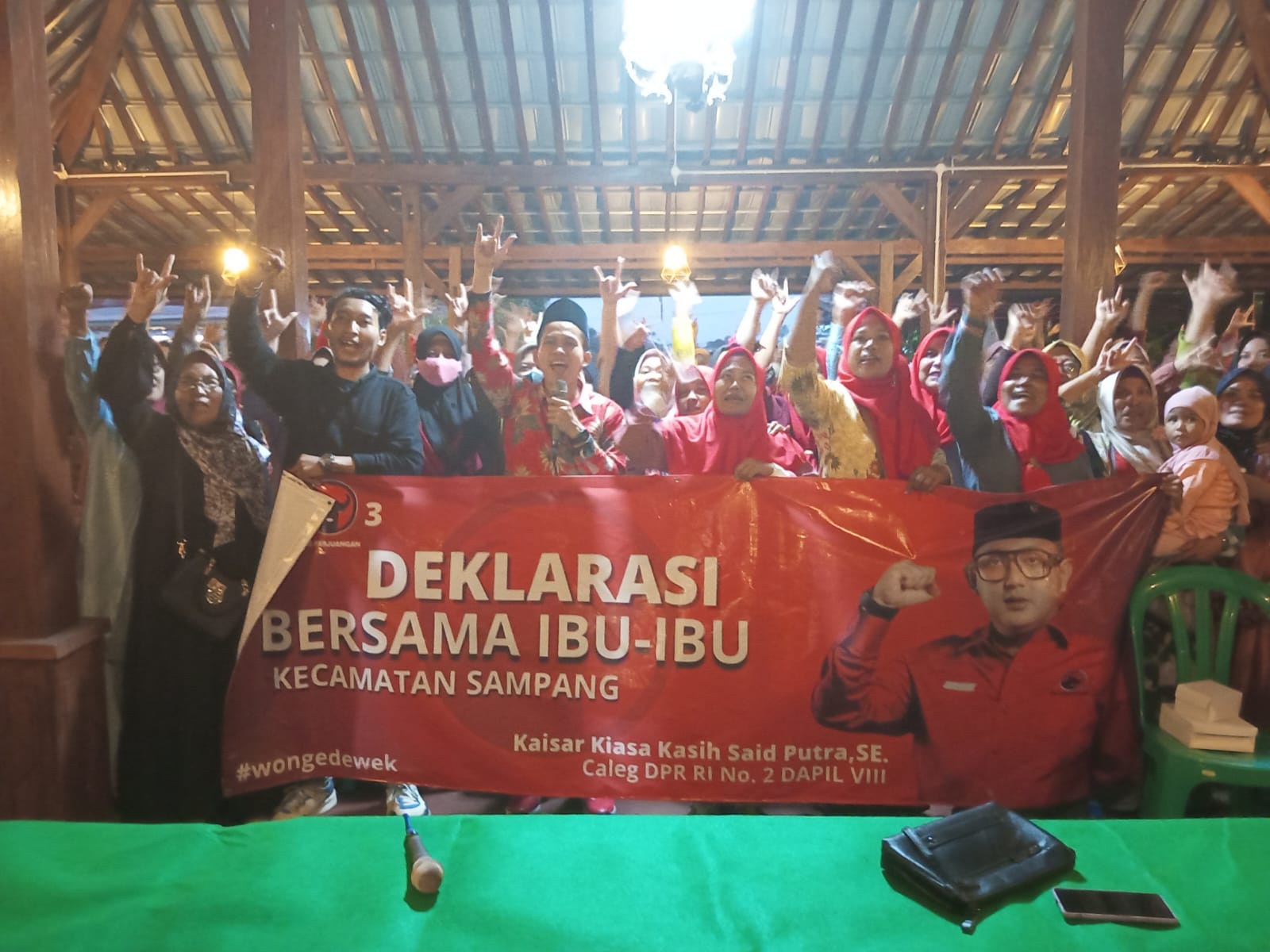 Deklarasi ibu-ibu Kecamatan Sampang bersama Kaisar Kaisa Kasih Said Putra SE-Caleg DPR-RI Nomor urut 2, Dapil Vlll-PDIP