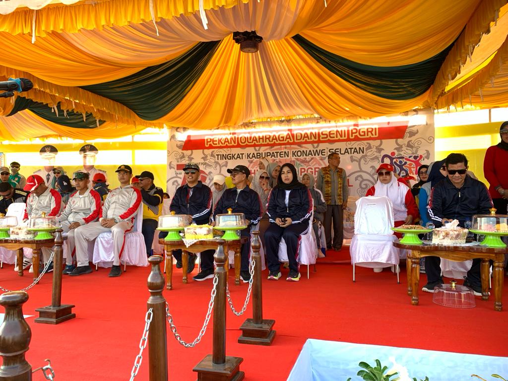 Bupati Surunuddin Buka Porseni PGRI Tingkat Kabupaten Tahun 2023 di Lainea