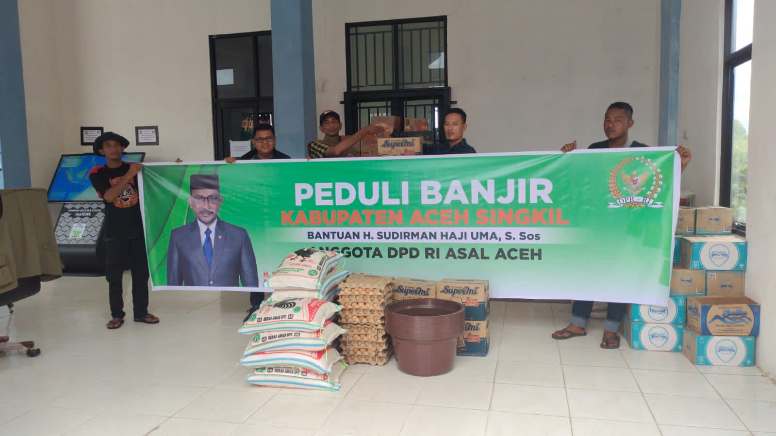 kamerin Aceh Selatan,sekarang ke Aceh singkil Haji Uma Kirim Bantuan untuk Korban Banjir
