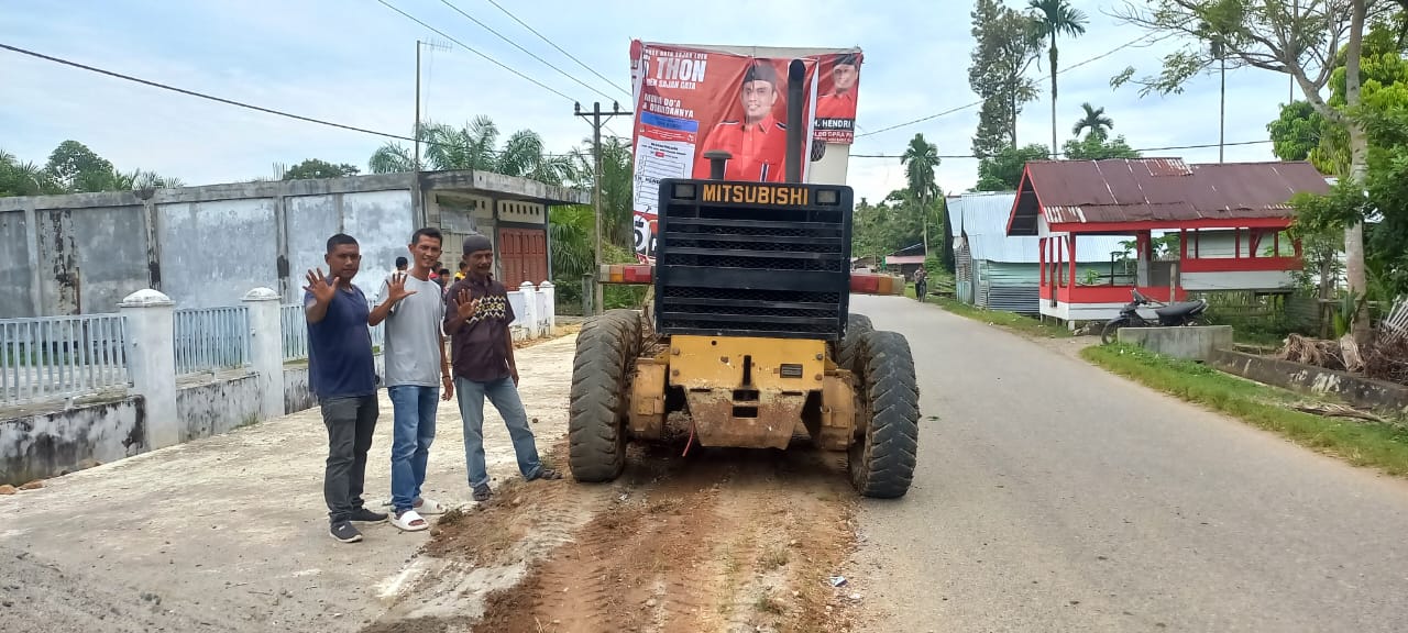 Wujud Kepedulian Bagi Nelayan, Hendri Muliana Rehab Jalan Lintas Di Kecamatan Panga