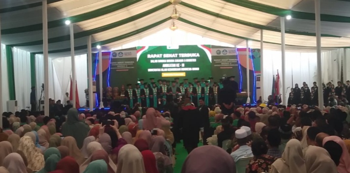 wisuda Universitas Kebangsaan Indonesia ( UNIKI ) dihadiri Wakil Menteri Agama