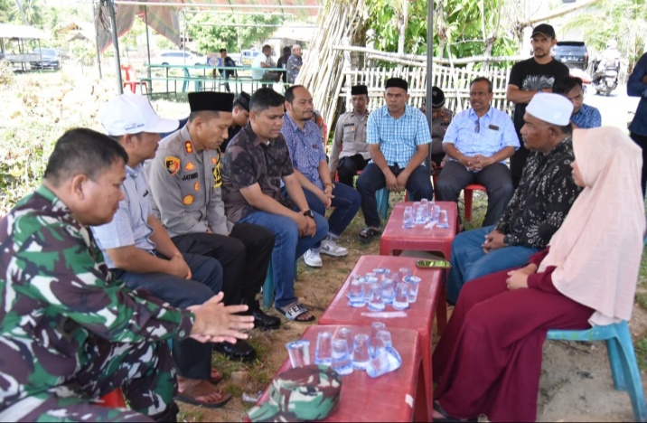 Kapolres Bireuen Bersama Unsur Forkopimda Melayat Kerumah Duka Anggota KPPS