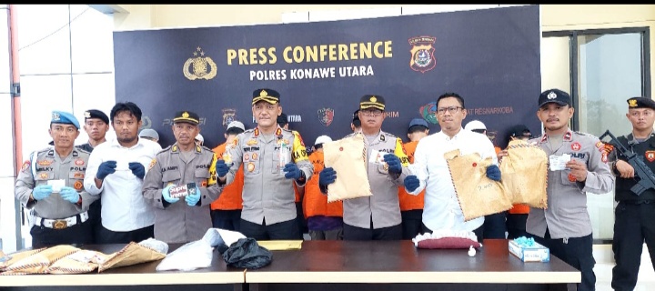 Adakan Pertemuan. Press Release, Di Mako Polres Konut Ungkap 78,54 Gram Sabu-sabu Siap Edar