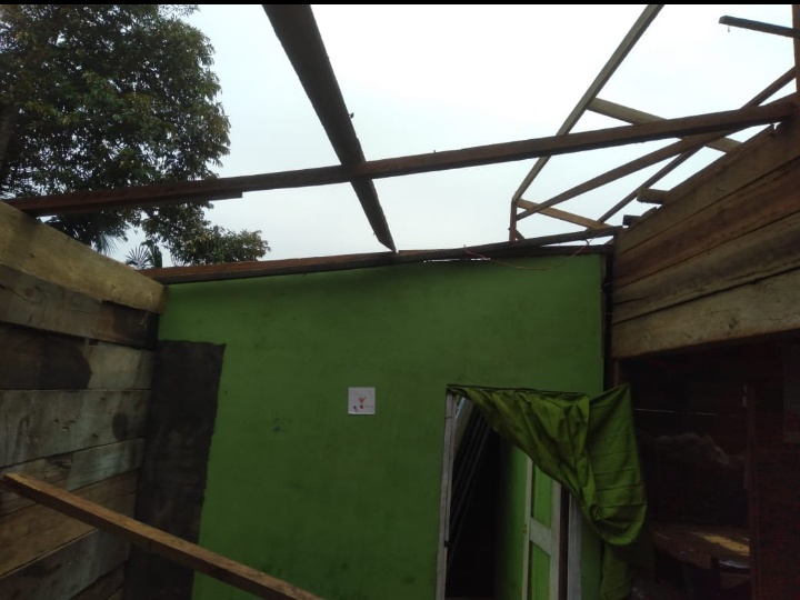 Akibat Hujan Deras Disertai Anggin Puting Beliung, Merusak Beberapa Rumah Warga