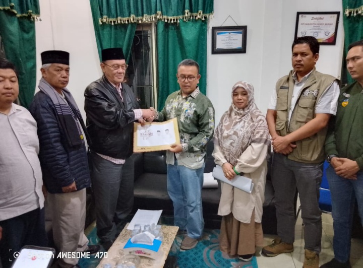 Calon Bupati dan Wakil Bupati Bener Meriah Tagore-Armia Resmi Menyerahkan Berkas Persyaratan Melalui Jalur Independen Pada KIP BM