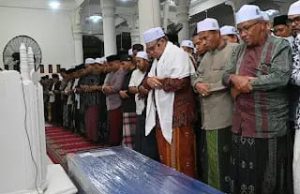 Sholat jenazah Tu SoP Dipimpin langsung oleh Abu MUDI, di Mesjid Raya Poeteumeureuhom Samalanga