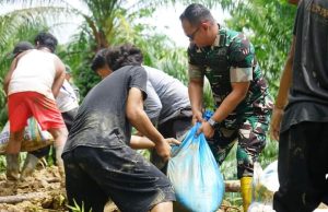 Dandim 0117/Aceh Tamiang Terjun Kelokasi Tanggul Jebol