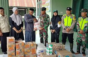Koramil 03/Seruway Salurkan Bantuan Dari Anggota DPRK Aceh Tamiang Kepada Desa Yang Terdampak Banjir Di Wilayah Kecamatan Seruway