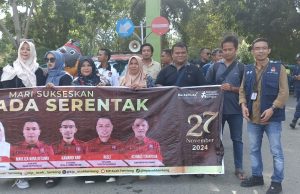 KIP Aceh Tamiang gelar sosialisasi Sukseskan Pilkada tahun 2024 ke masyarakat dan bagikan cinderamata Cempala Kuneng.