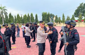 Kapolres Aceh Tamiang Pimpin Apel Penerimaan BKO Personel Brimob Guna Amankan Pilkada 2024