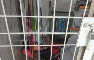 Kuburan Anak Kecil di duga dirubah menjadi Gudang penyimpanan di Perkarangan Mesjid. Lokasi Kuburan anak kecil yang sudah di ratakan dan jadikan gudang penyimpanan