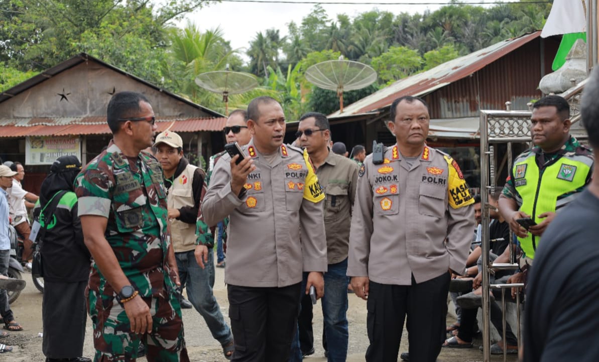 Pamatwil OMP Seulawah 2024 bersama Kapolres Lhokseumawe Tinjau Pengamanan di Sejumlah TPS
