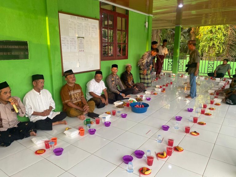 Polsek Danau Paris buka Bersama dan beri Santunan untuk Anak Yatim.