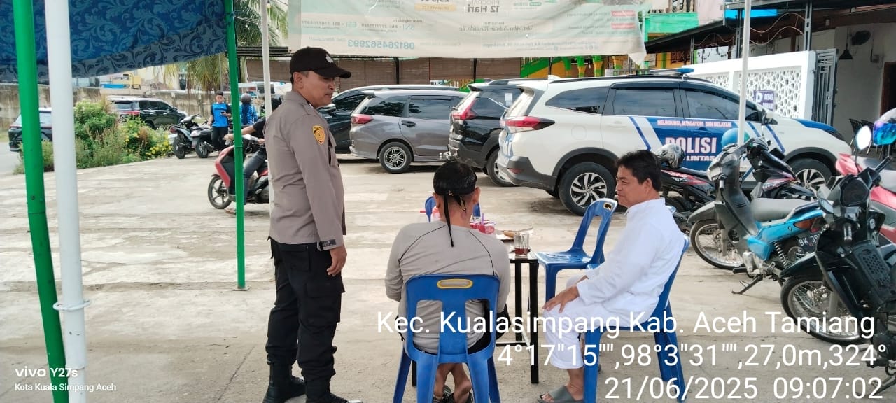 Personil Polsek Kuala Simpang Berikan Himbauan Kamtibmas dan Cegah Aksi Premanisme Melaui Patroli Dialogis