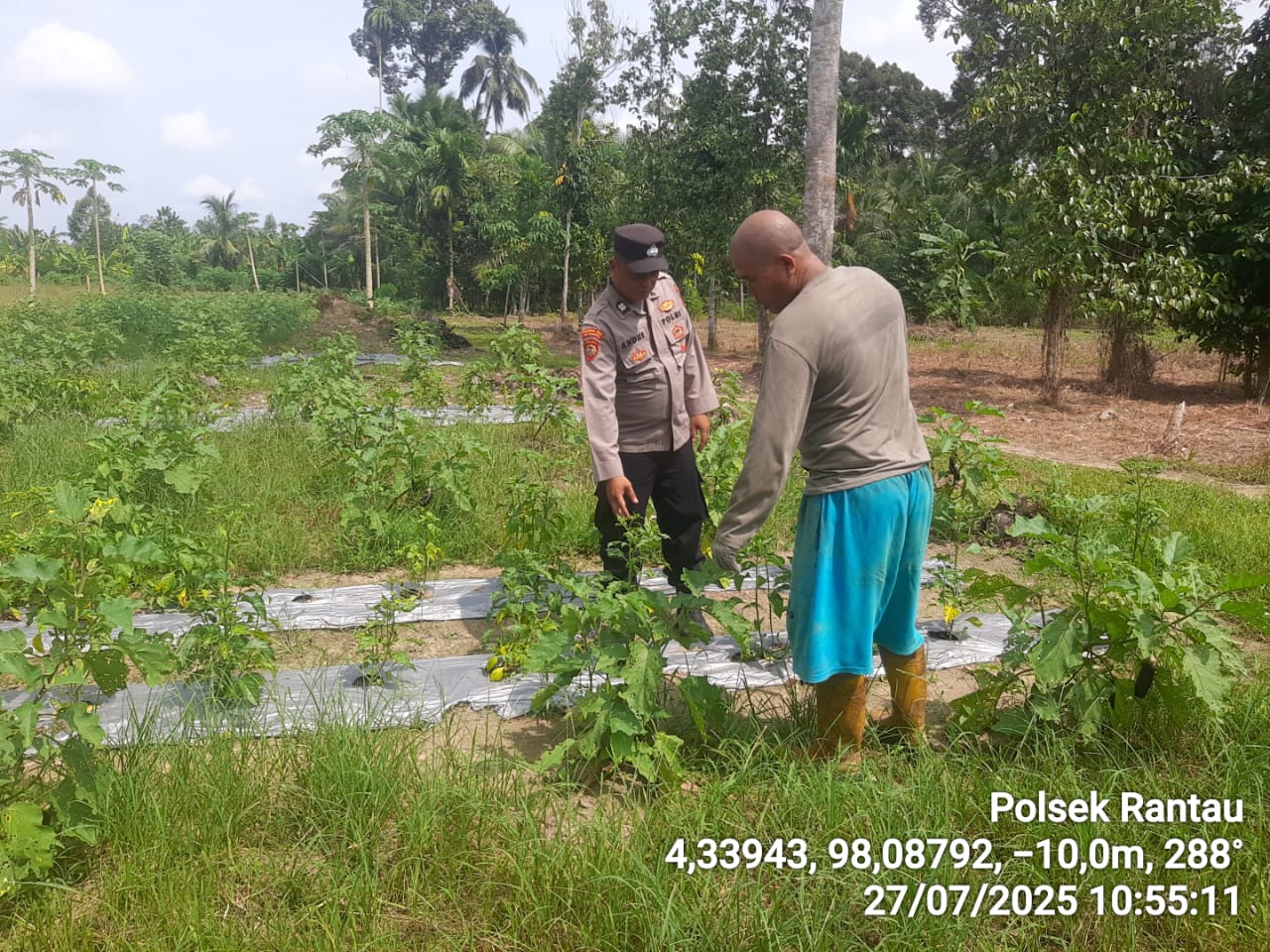 Menjalin Silaturahmi dan Kemitraan Bersama Warga, personel Polsek Rantau Sambang Warga