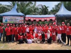Ratusan warga Kampung Jamur Jelatang memadati lapangan kampung untuk merayakan HUT Kemerdekaan RI Ke-81