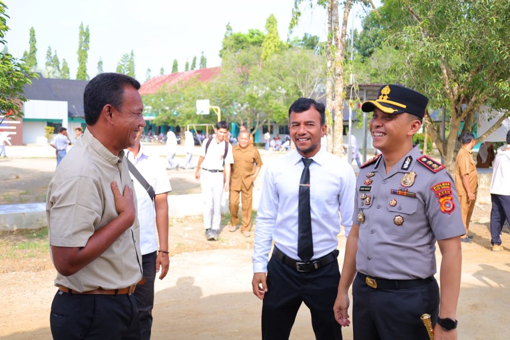 Kapolres Aceh Tamiang Jadi Irup di SMKN 2 Karang Baru, Siswa Antusias